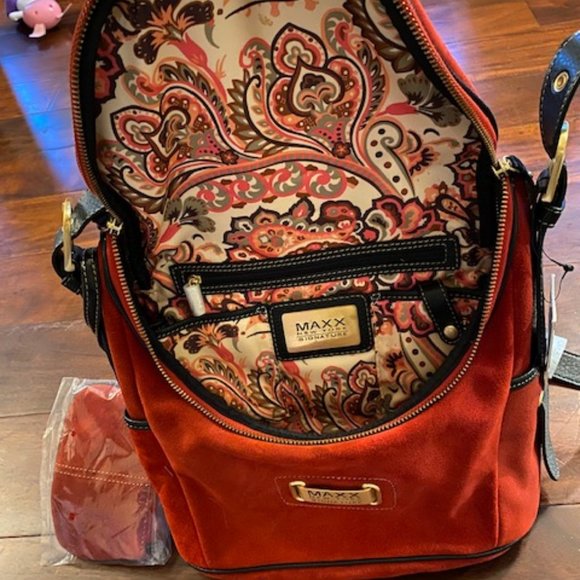 Maxx New york cranberry red Suede messenger bag and wristlet NWT - Picture 5 of 8